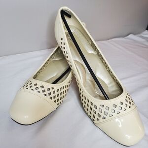 11W Gabriella Renee Comfort With Small Heel Cream